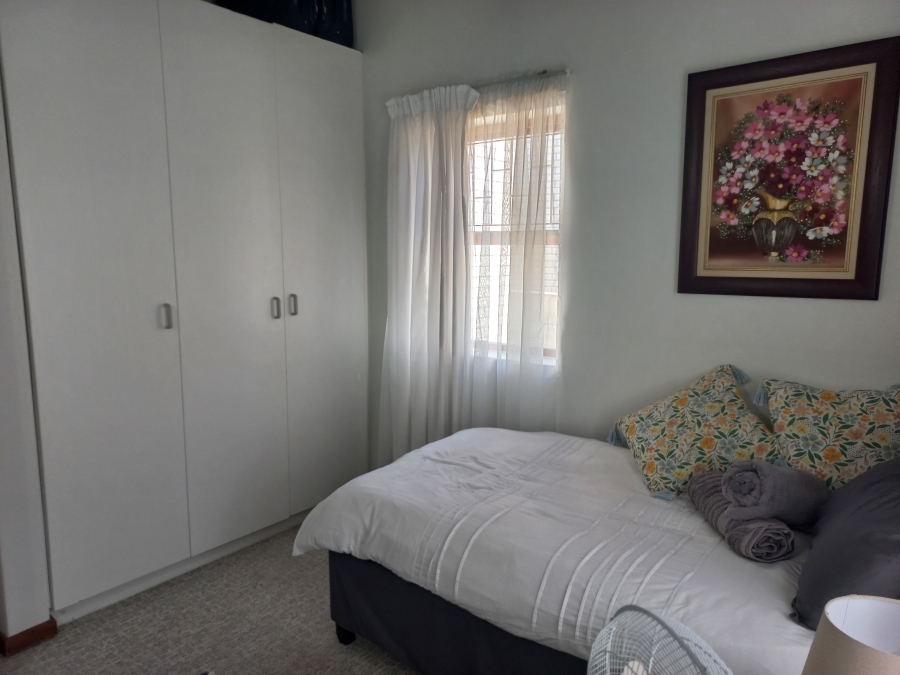 To Let 3 Bedroom Property for Rent in Wavecrest Eastern Cape